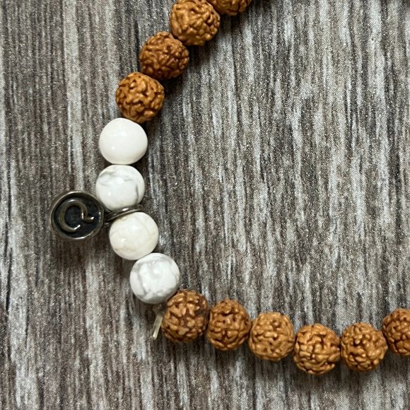 MALA COLLECTIVE • Peace Bracelet • Howlite, Rudraksha and Silver - Picture 8 of 8